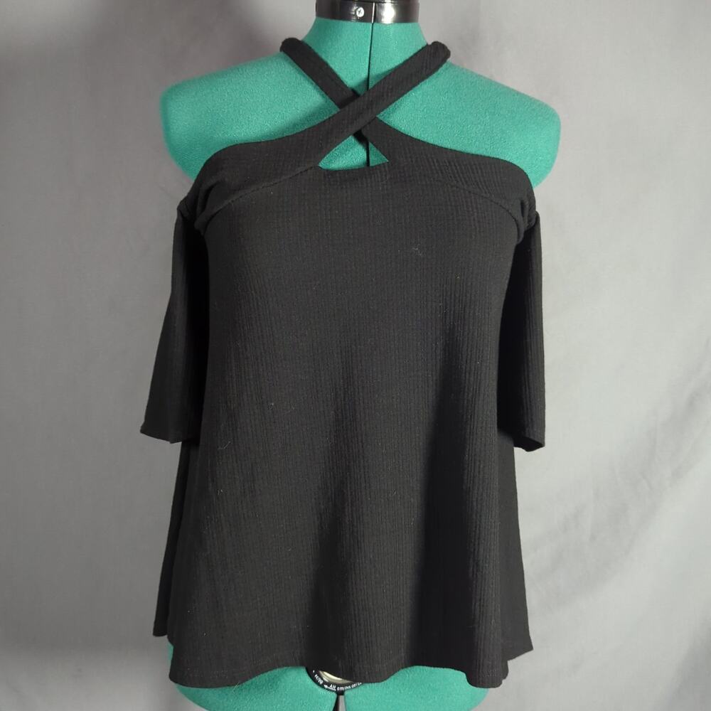 Peach Love California Black Criss Cross Halter Cold Shoulder Top Small